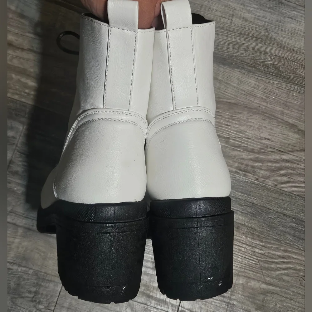 ❤️💜Mia Pennelopie White Combat Plataform Boots‎ Sz 6.5 Women’s.❤️💜